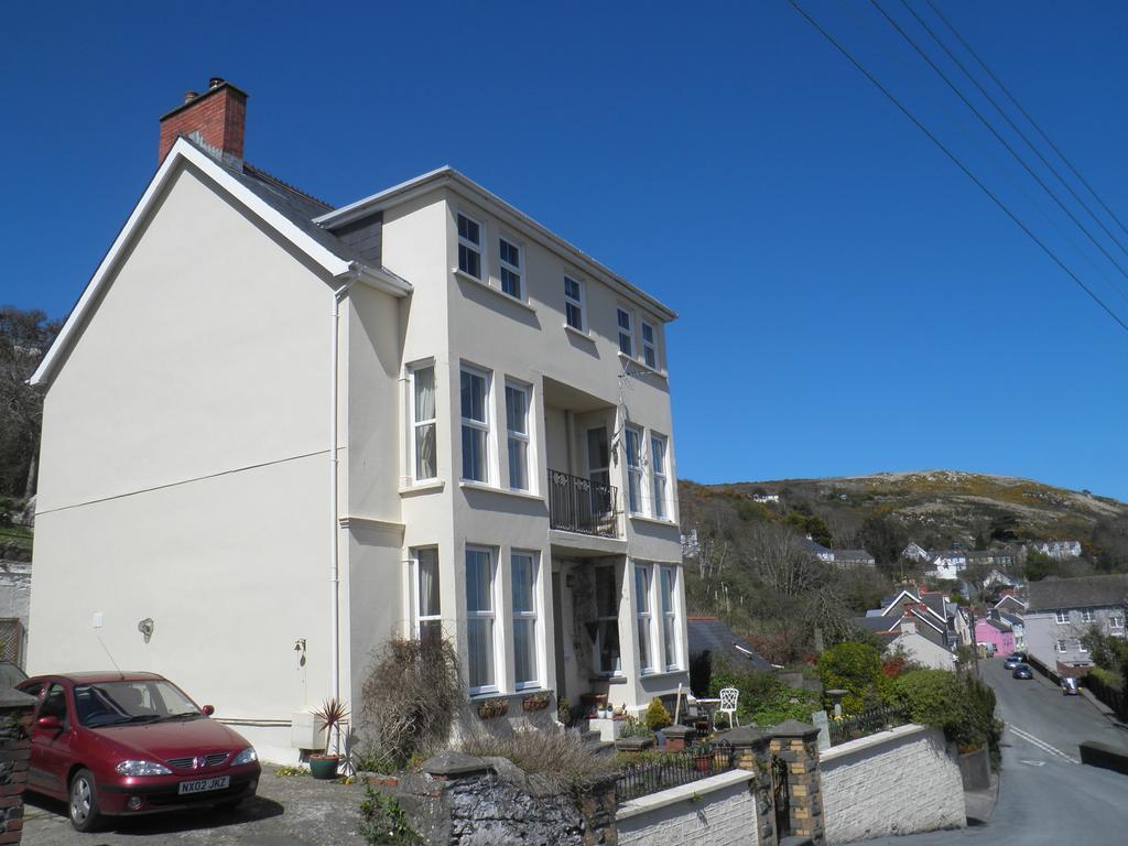 Fern Villa B&B Fishguard Esterno foto